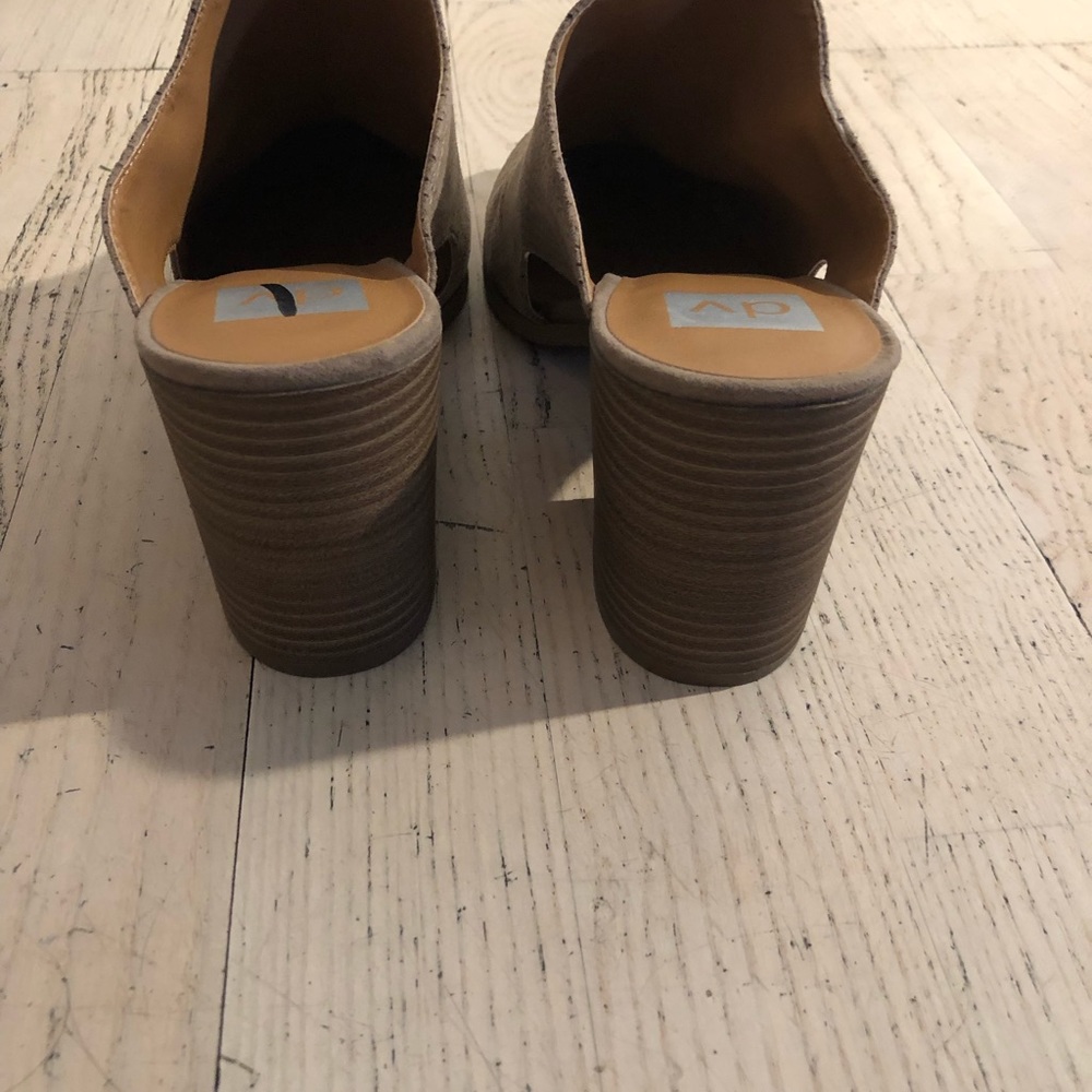 Tan mules - Picture 3 of 5